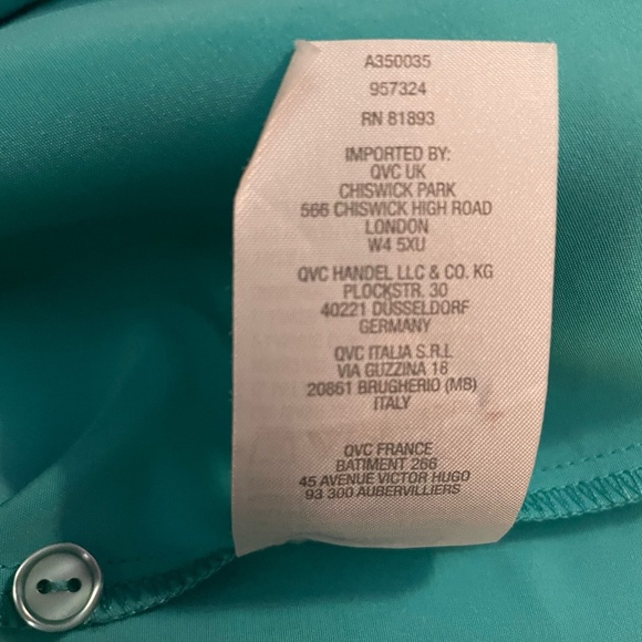 Denim and Co Solid woven wing collar button front blouse - Picture 4 of 5